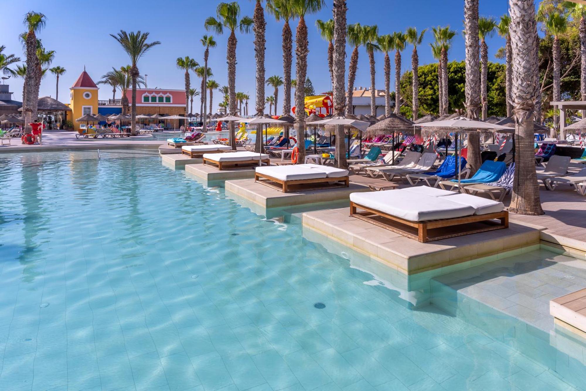 Mediterraneo Bay Hotel & Resort Roquetas de Mar Esterno foto